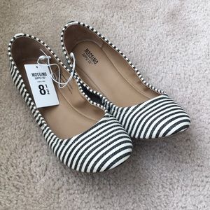 Mossimo flats - NEVER USED!